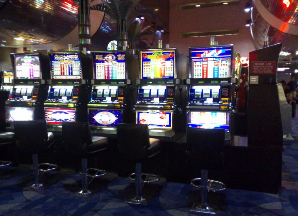 £595 Free Chip at Emu Casino