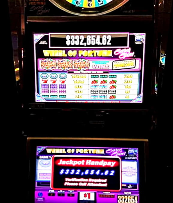 €645 Daily freeroll slot tournament at Casino com