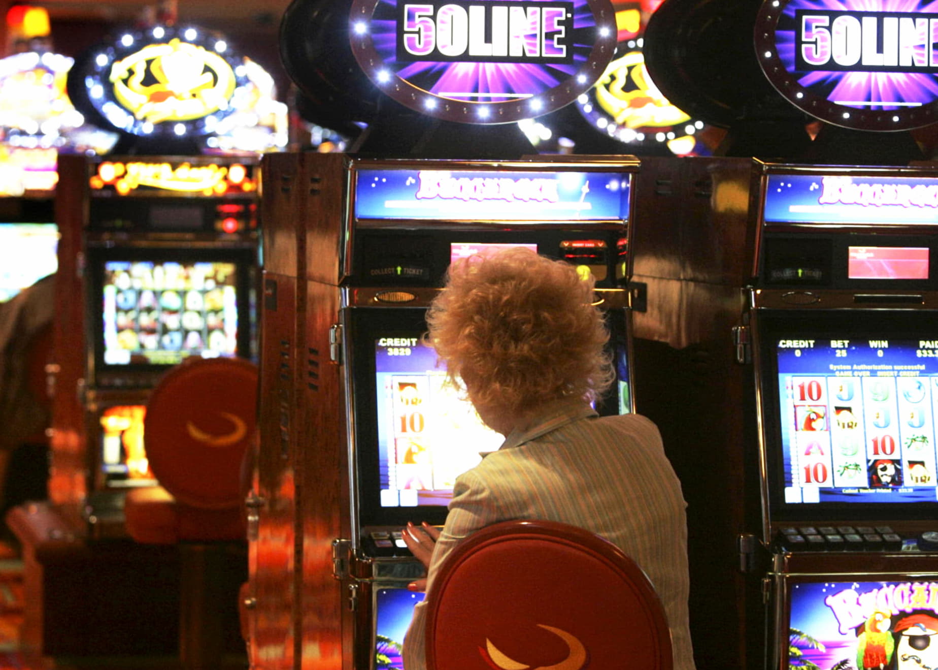 €220 FREE CHIP CASINO at Lucky Red Casino