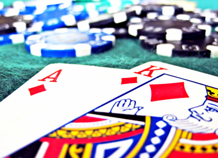 EURO 965 Daily freeroll slot tournament at Lucky Nugget Casino