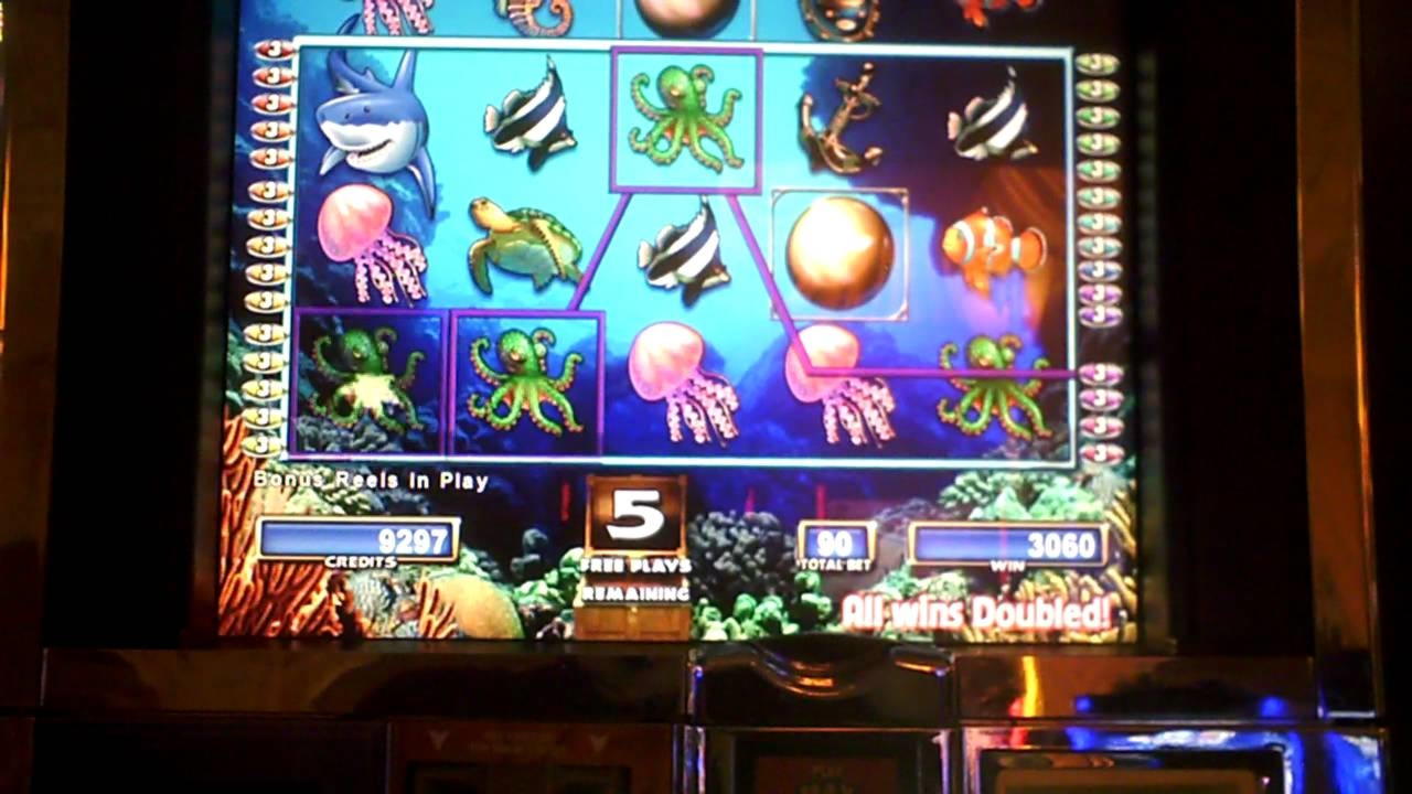 £605 Free Cash at Royal Vegas Casino