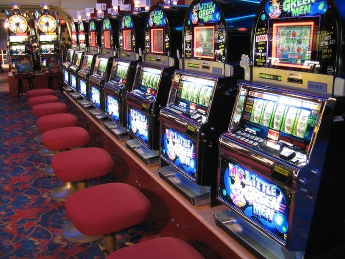 220 Free casino spins at Lucky Red Casino