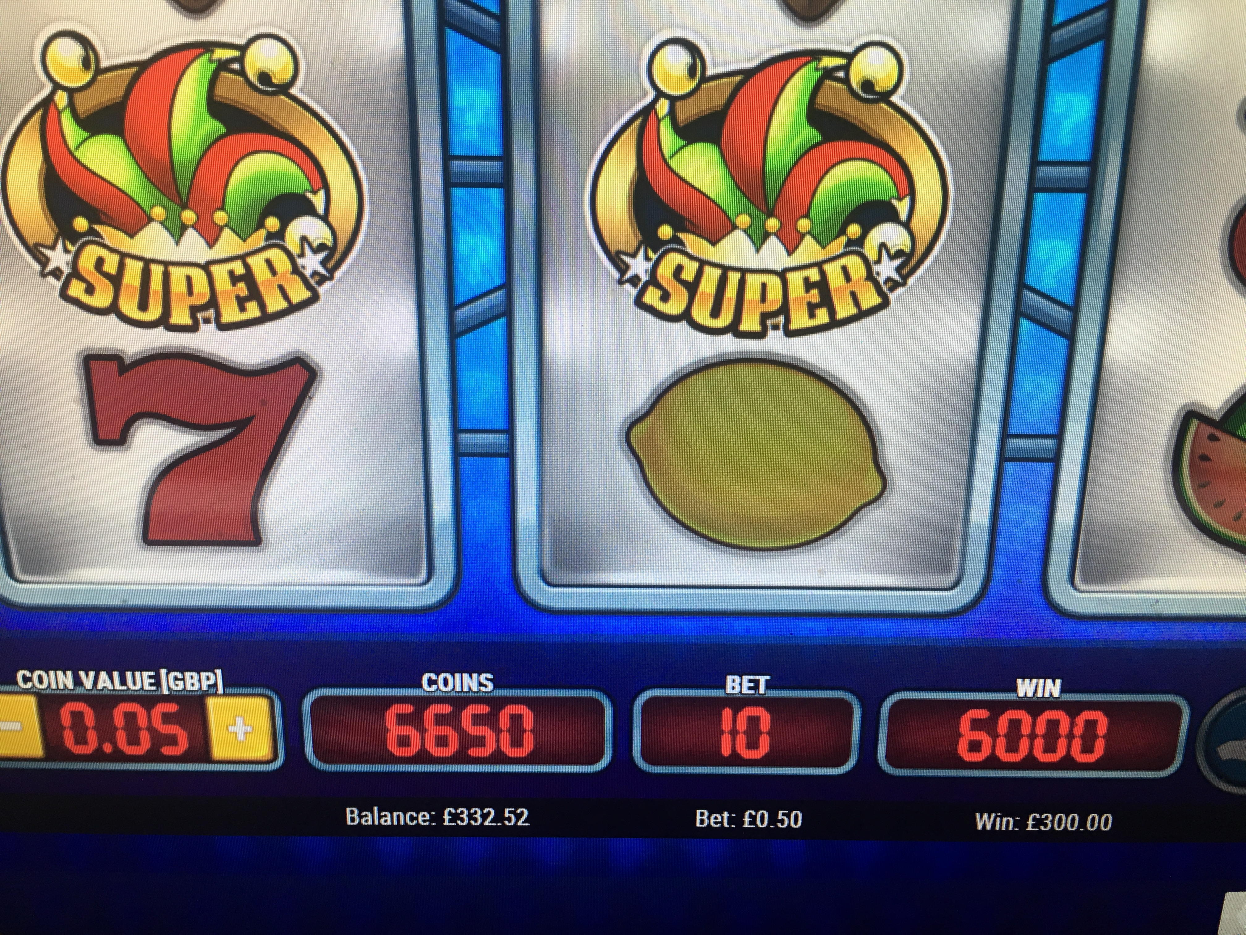 £275 Daily freeroll slot tournament at Casino-X